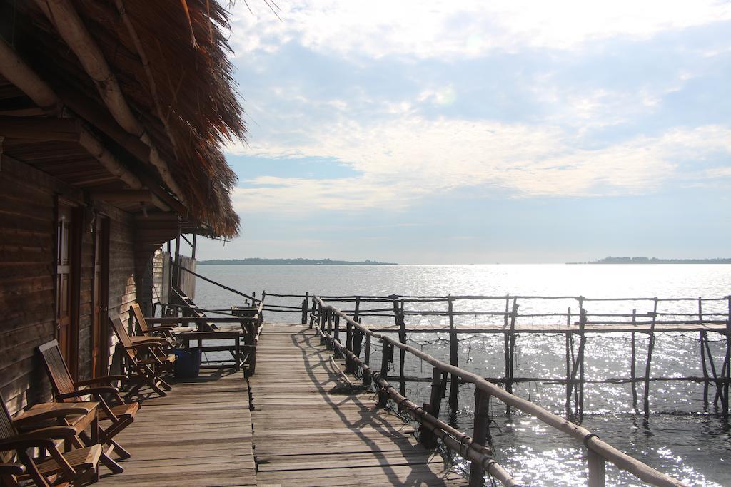 Bintan Laguna Restaurant And Resort Teluk Bakau Exterior photo